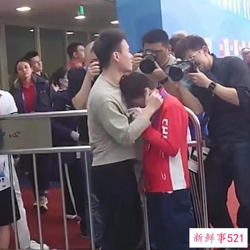 全红婵摘银落泪，她说下一场再赢回来！