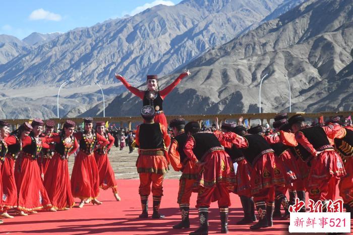 新疆塔吉克族肖贡巴哈尔节拉开帷幕。　孙亭文 摄