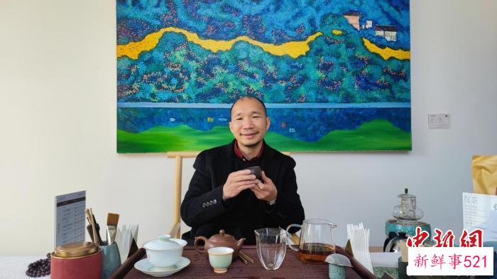 图为青年画家陈正乾。　高吕艳杏 摄