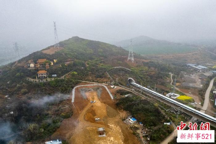 航拍巢马城际铁路新大金山隧道施工现场。　刘志旭 摄