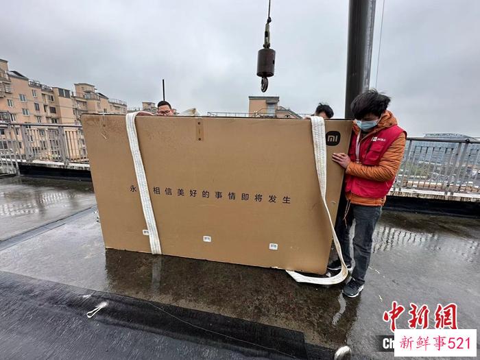 买小米电视坎坷路：三年换修五次，动用四次吊车