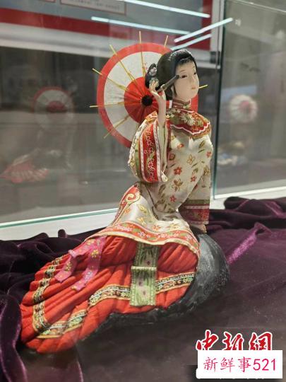 省级非遗项目“宇平绢人” 李丹 摄