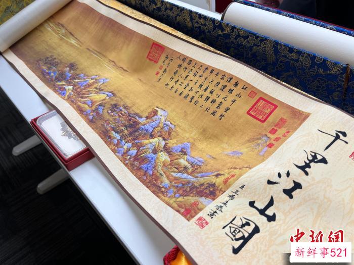 警方表示，嫌疑人所谓的藏品，经鉴定均为临摹品、印刷品或者复制品，并无收藏价值。　李姝徵 摄