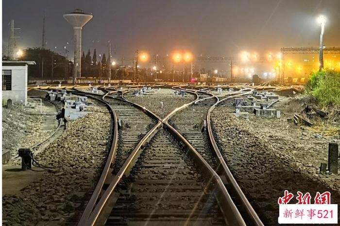 平湖南站作业现场 蓝志金 摄