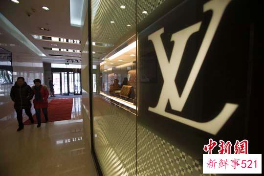 新任世界首富，“专赚有钱人的钱”？