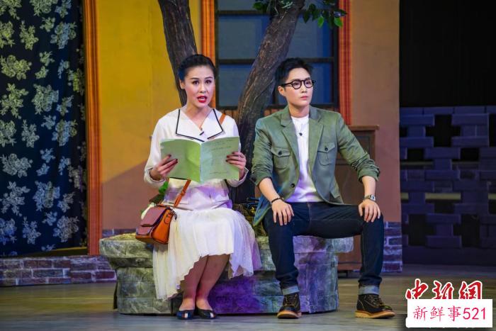 京剧现代戏《石榴红了》。　何铁军 摄