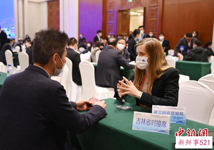产业投资对接会在当天举行 张瑶 摄
