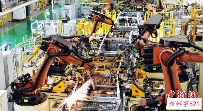 河北长安汽车有限公司现代化生产车间。　白永民 摄