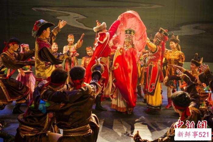 图为鄂尔多斯婚礼。　内蒙古自治区文化和旅游厅供图