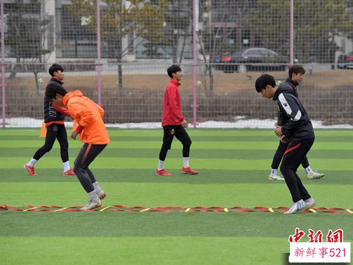 延边龙鼎队U19队员日常训练。　刘栋 摄