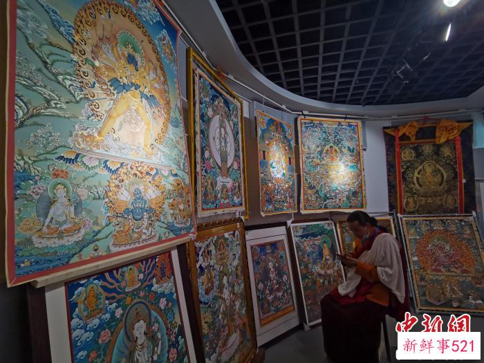 图为精品唐卡展。　张添福 摄