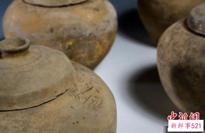 肩部大多有墨书文字，标明了容器内盛装的食品种类。　山西省考古研究院供图