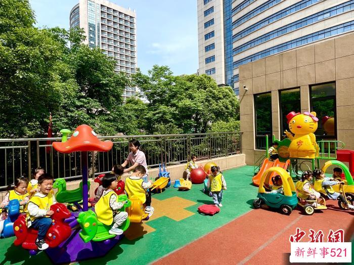 教育部：普惠性幼儿园在园幼儿比例升至89.55%