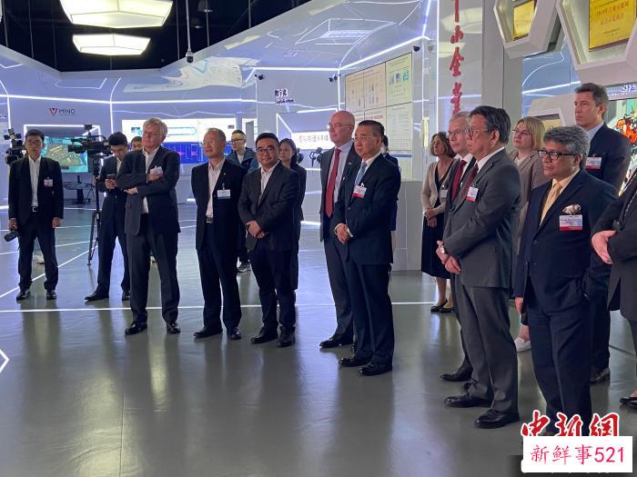 参访团到访明珞公司。　魏华都 摄