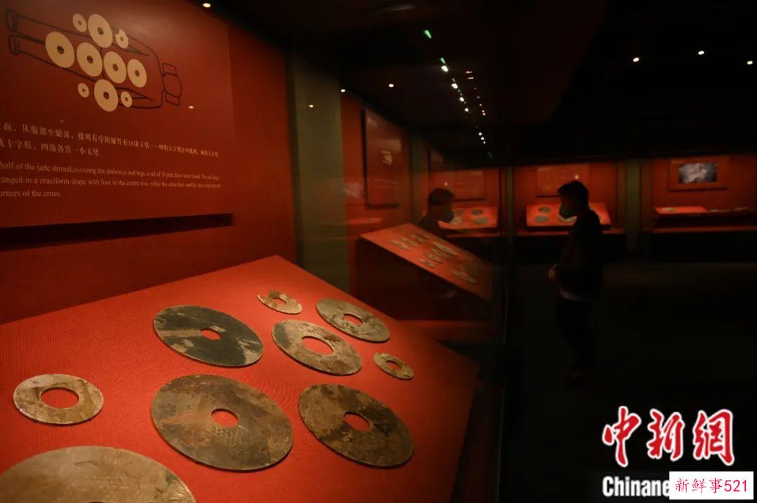 东西问·镇馆之宝丨王维一：“丝缕玉衣”何以体现以玉为贵的中华文明？