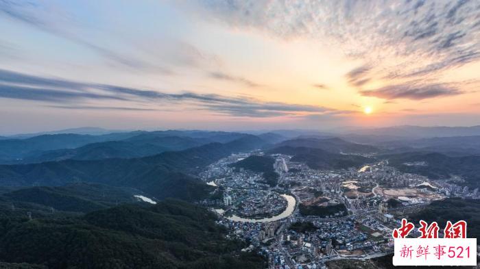 流县已经从毛主席诗词中的“林深苔滑”华丽转身成如今的“林茂粮丰”。　福建省电视台综合频道 供图