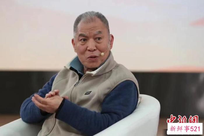 梁晓声 王纪国 摄