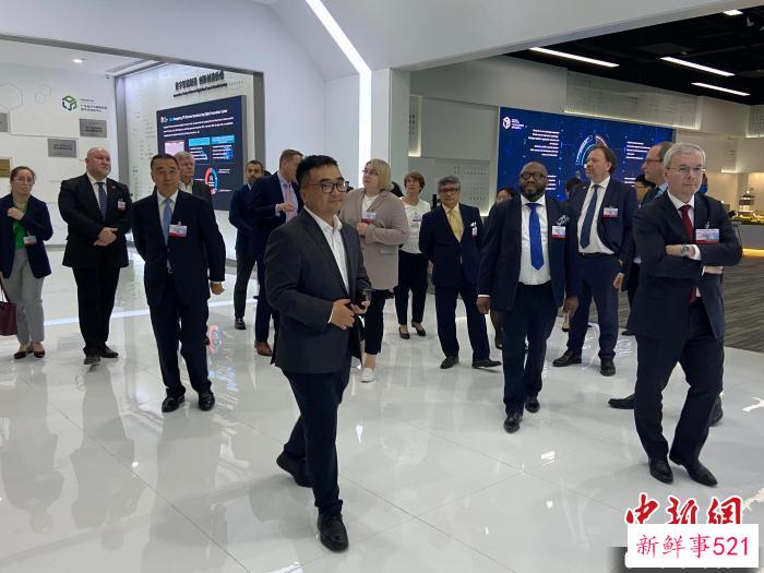 参访团到访明珞公司。　魏华都 摄