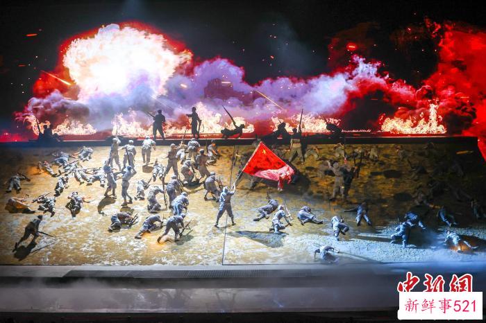 图为《长征第一渡》首演现场。　刘力鑫 摄