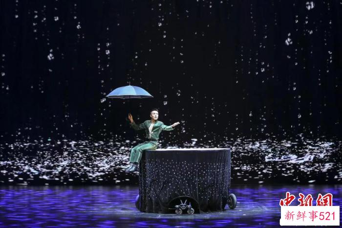 当天，在济南展演的有《曙光》《雨中狂想·球技》等杂技，《飞花令·伞》《仙豆》等魔术。　山东省文化和旅游厅供图