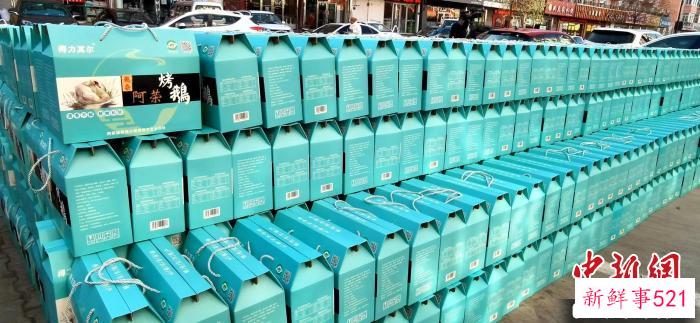 图为阿荣旗白鹅装车发至全国各地。　谢宏秀供图