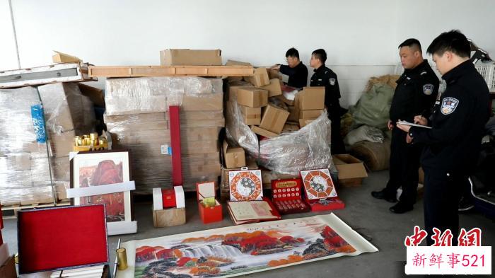 上海警方破获一起专门诱骗收藏者投资购买假冒“文玩字画”收藏品的案件。　上海市公安局供图