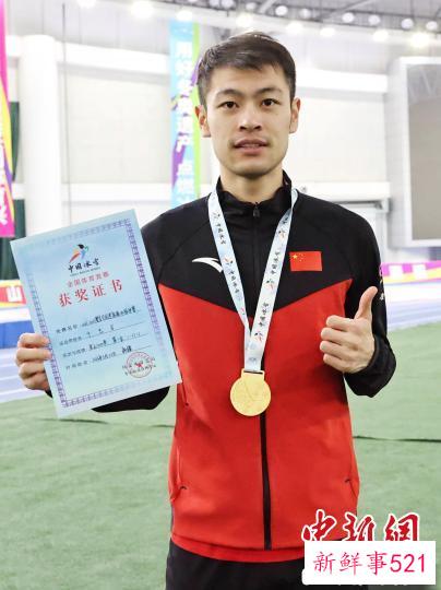 宁忠岩夺得速度滑冰男子1000米项目冠军。　黑龙江省体育局提供