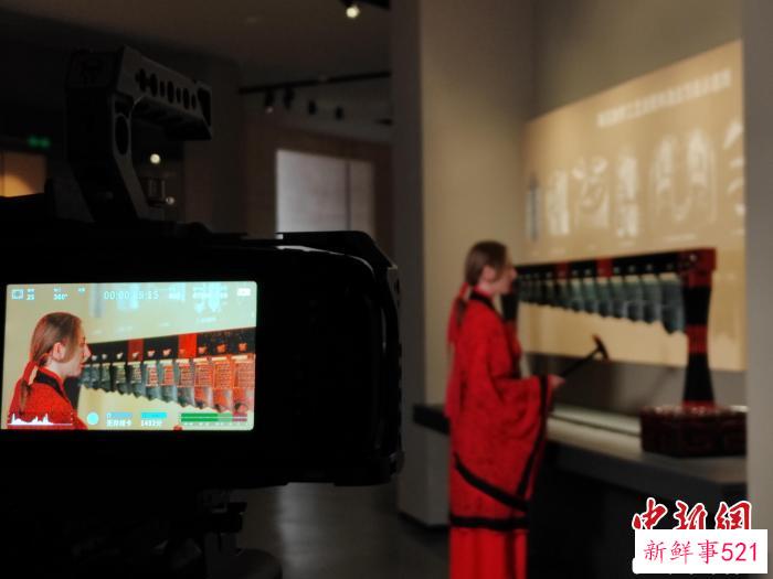 由山西青铜博物馆策划制作的“外国青年说青铜”专题系列视频宣教项目制作已接近尾声，将于近期与公众见面。　高雨晴 摄