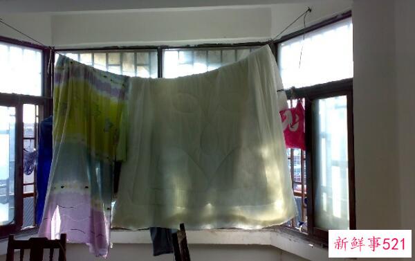 夏天晒被子多长时间合适 1-2小时(中午晒效果好)