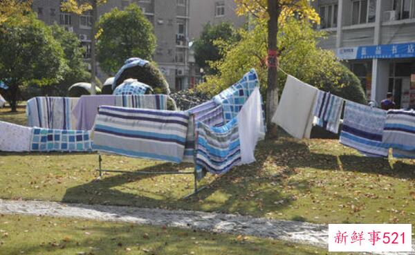 夏天晒被子多长时间合适 1-2小时(中午晒效果好)