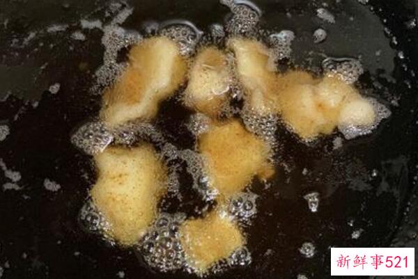 如何去除油漆污渍？清凉油涂在衣服上 猪油去除油漆污渍很有效