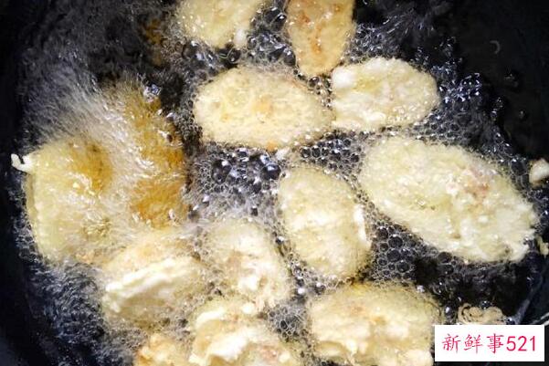 如何去除油漆污渍？清凉油涂在衣服上 猪油去除油漆污渍很有效