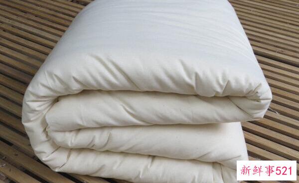 夏天晒被子多长时间合适 1-2小时(中午晒效果好)