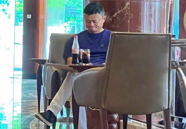 日本“度假”、泰国见首富后，马云终于回国了！