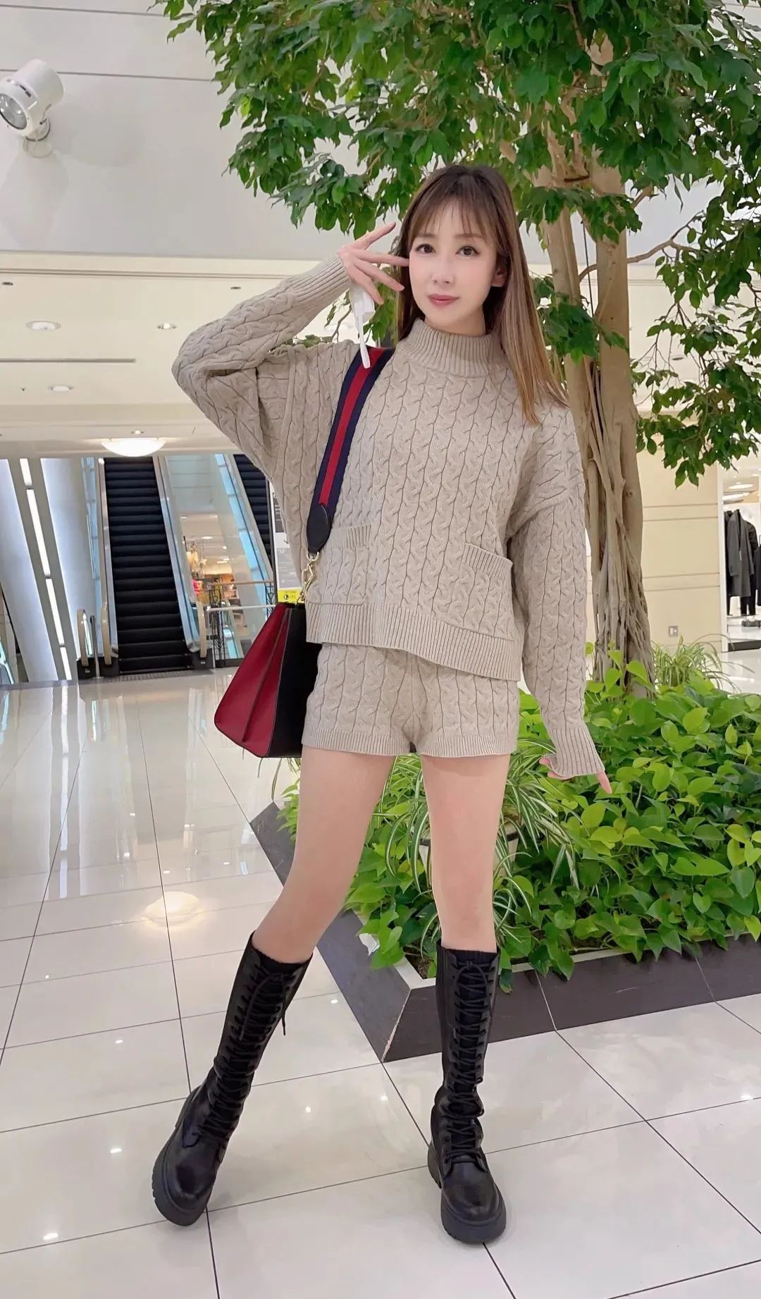 东北大长腿美女拍AV片火遍了亚洲