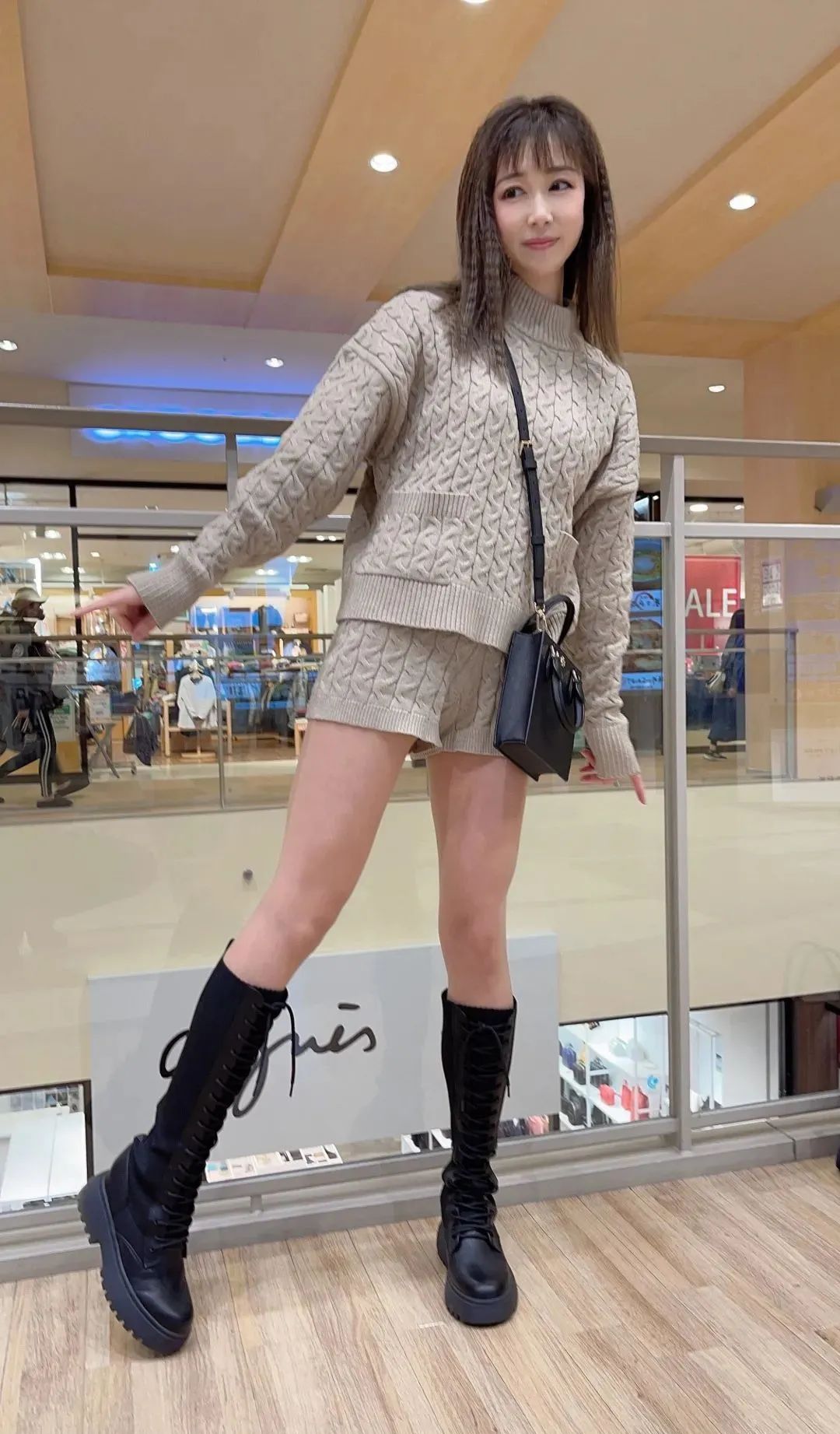 东北大长腿美女拍AV片火遍了亚洲