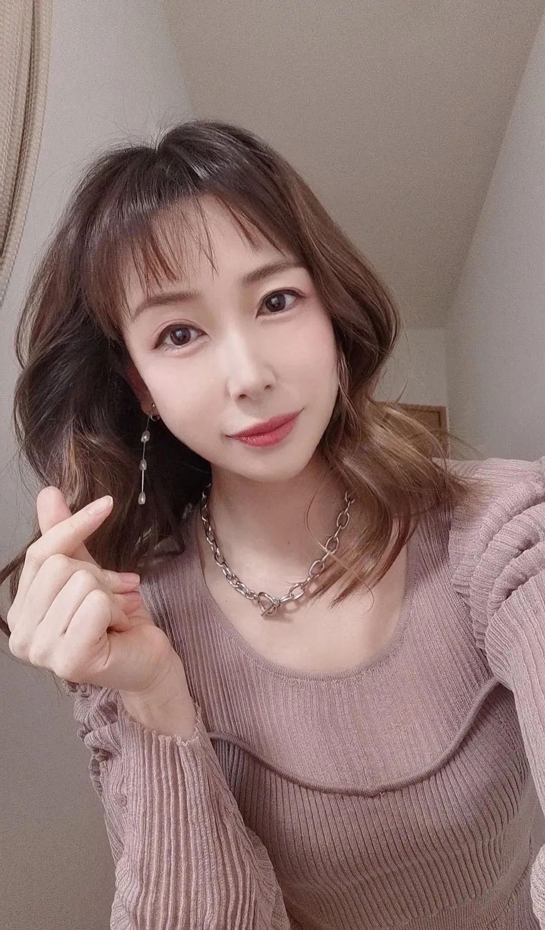 东北大长腿美女拍AV片火遍了亚洲