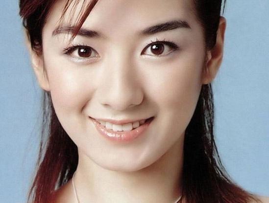 黄奕甜美笑容写真大片