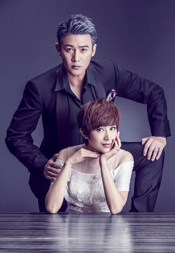 鲍蕾陆毅恩爱重新演绎浪漫温馨婚纱写真