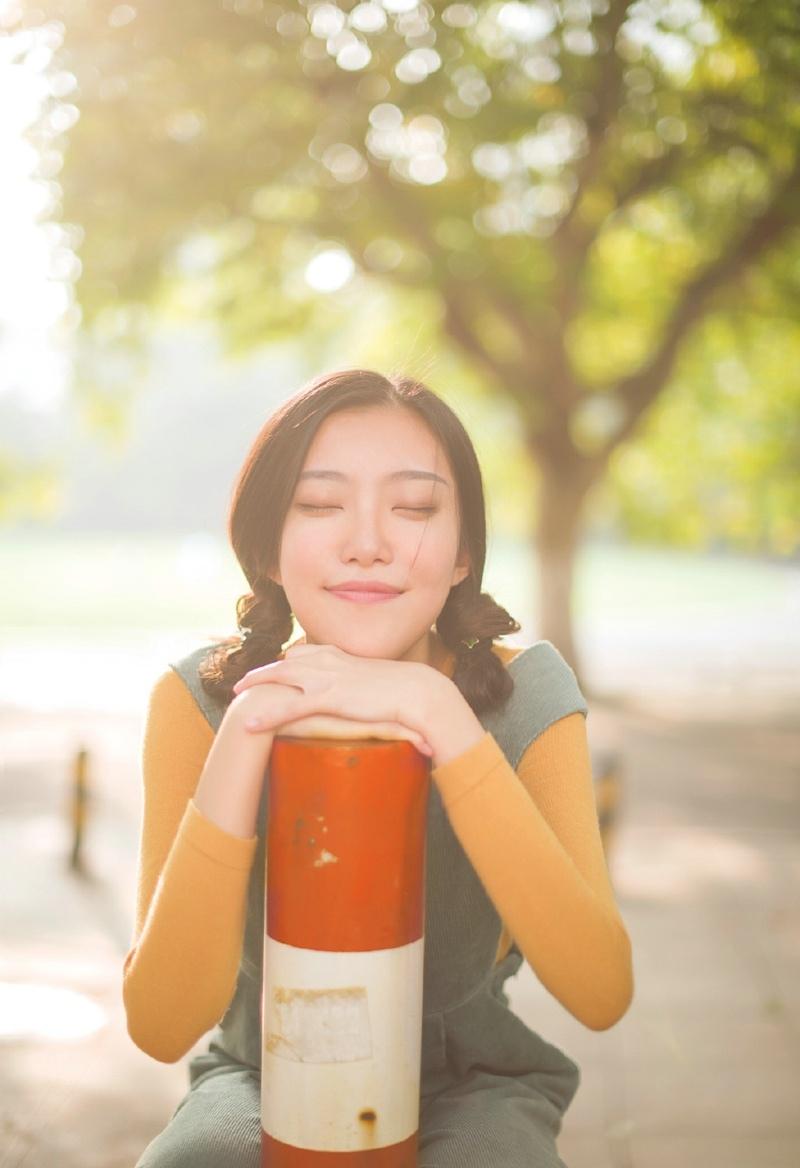 清新时尚美女户外自然随性笑容唯美时尚写真