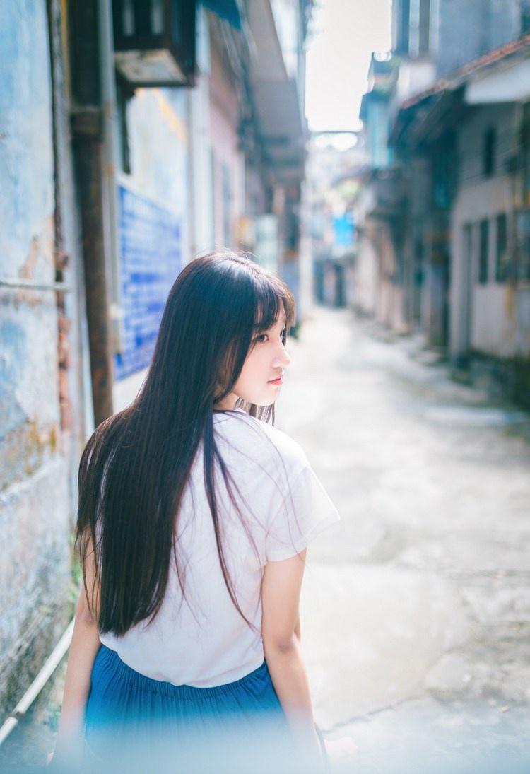 长发知性女神文艺街拍写真
