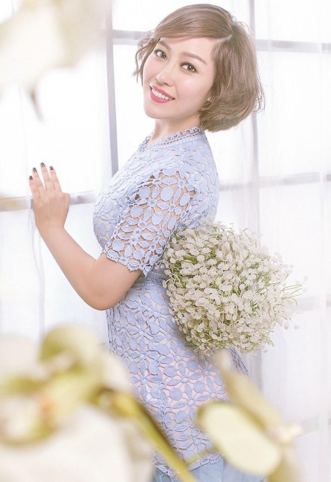 陈诗妮优雅温婉曝光春日写真