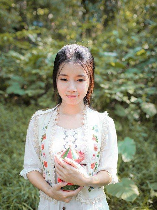 校花性感叶茵的欢乐夏日很爱玩