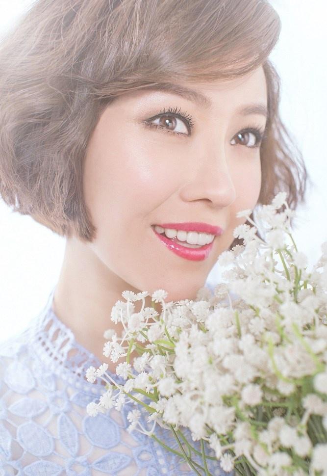 陈诗妮优雅温婉曝光春日写真