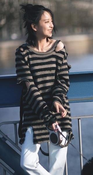 佟丽娅瑞士休闲街拍美出新高度