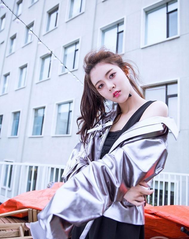 宋妍霏时尚街拍图片