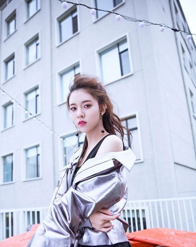 宋妍霏时尚街拍图片