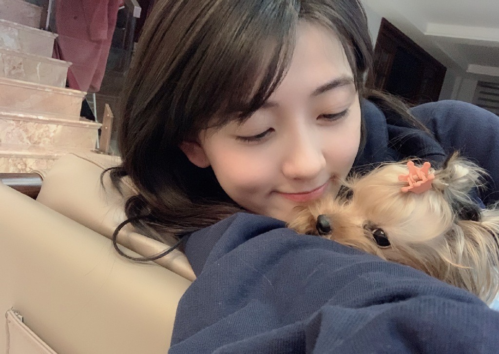 梁洁清新可爱俏皮自拍图片