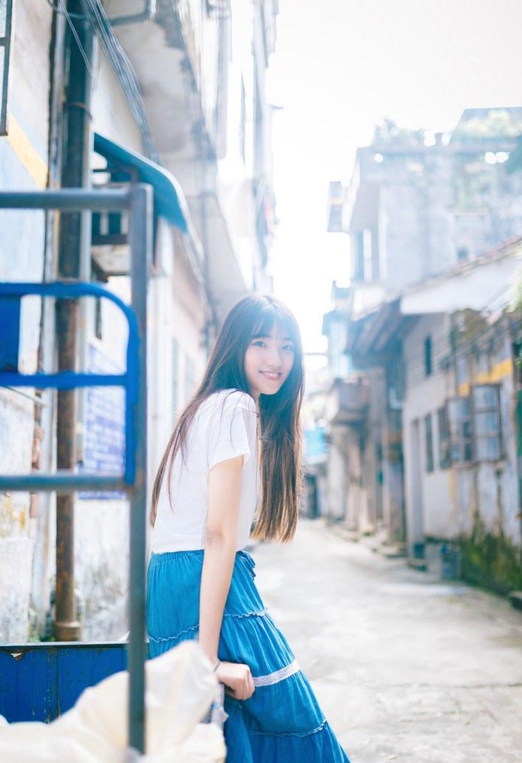 长发知性女神文艺街拍写真