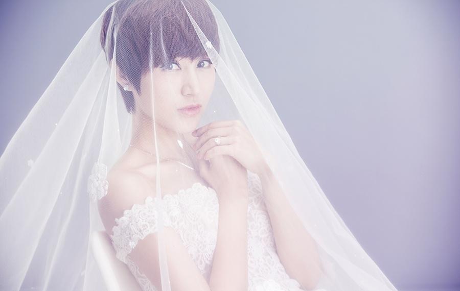 鲍蕾陆毅恩爱重新演绎浪漫温馨婚纱写真